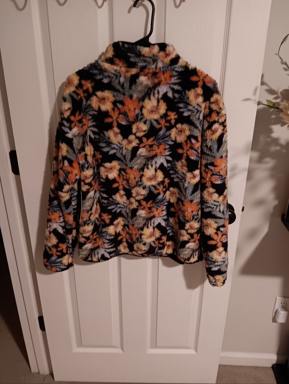 Hurley Multi-Color Floral Fleece Jacket. Medium - Picture 2 of 3